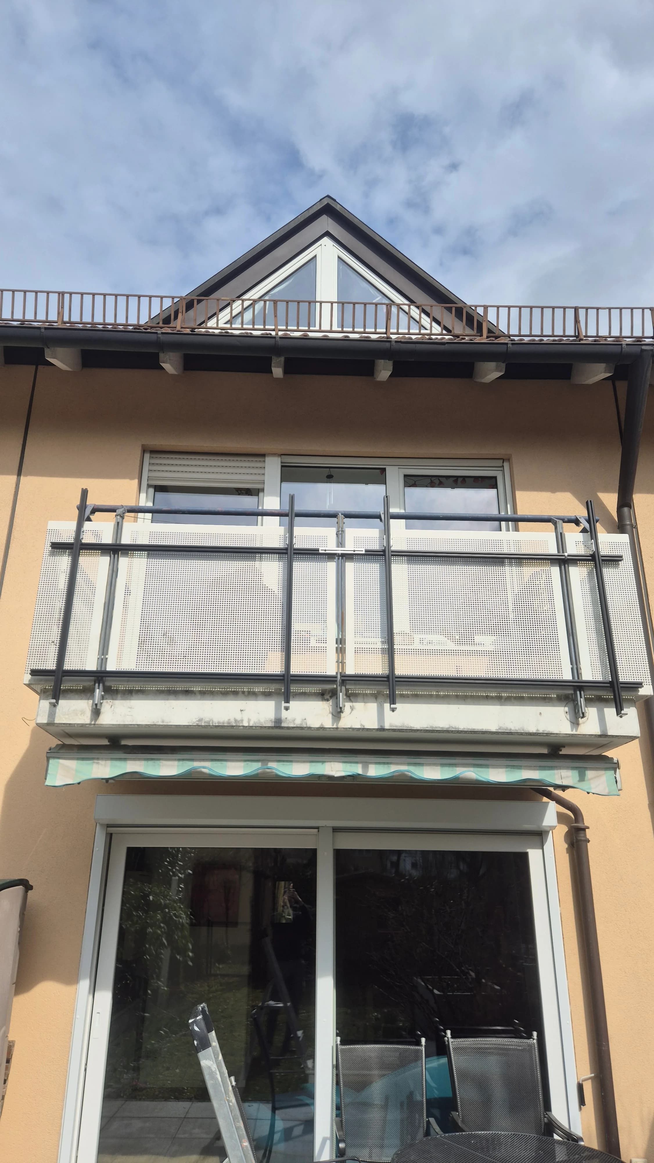 Blechbalkon Projekt 1 Unterkonstruktion frontal